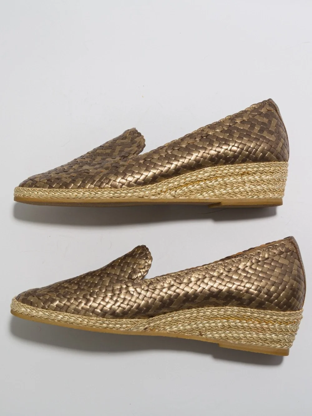 Andre Assous metallic woven espadrille wedge 8